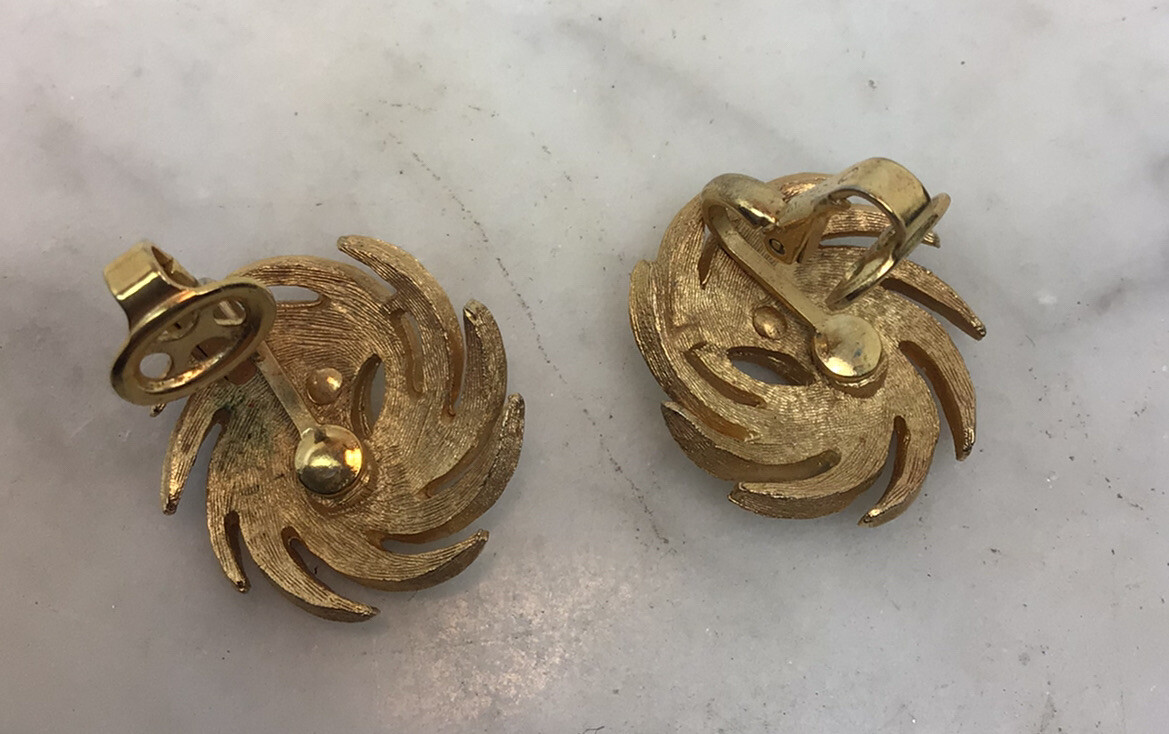 Boucles D'oreilles Vintage TRIFARI En Pâte De Verre Et Cuivre Doré 24K - Occasion Très Bon état