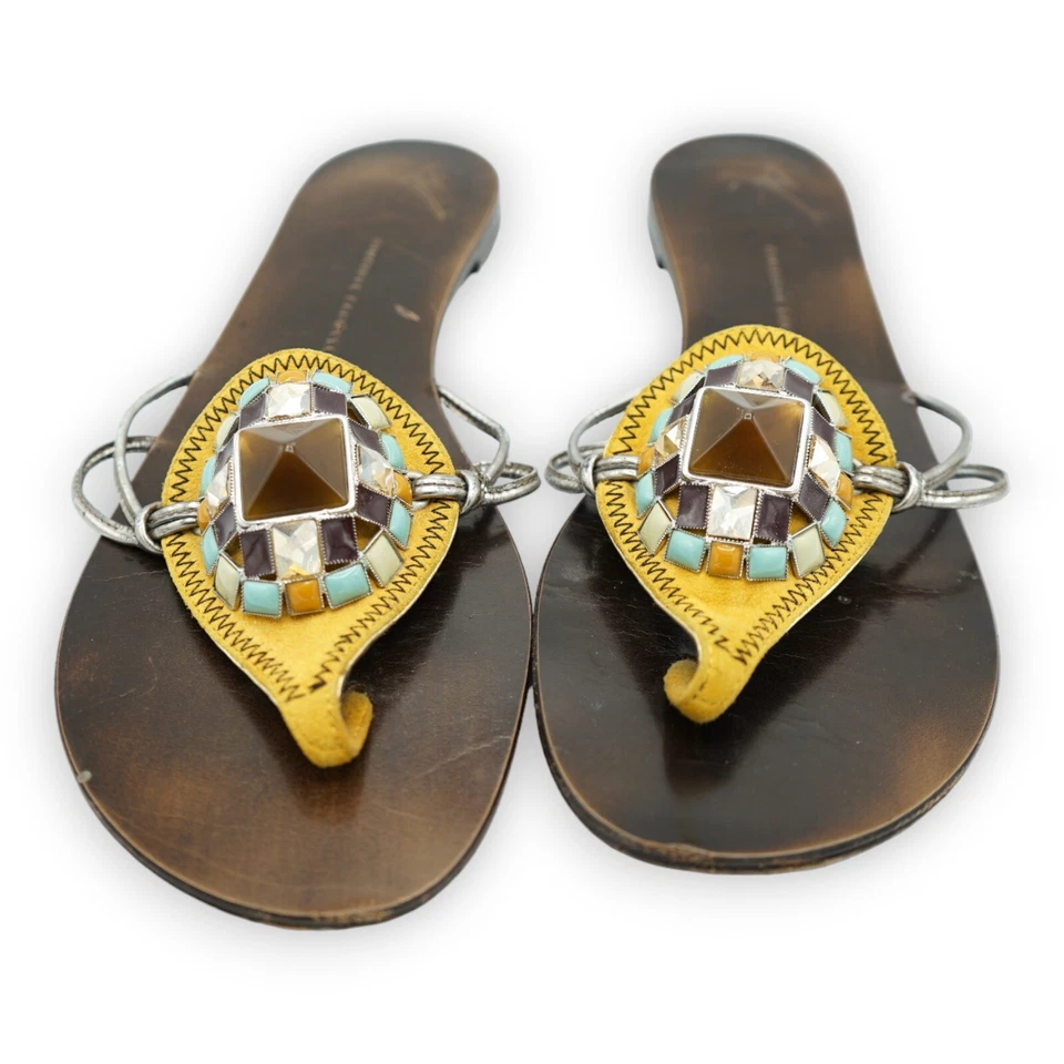 Sandalias de tanga para mujer GIUSEPPE ZANOTTI marrón adornadas con joyas talla 39 precio de venta sugerido por el fabricante 750 USD Foto 2 de 4