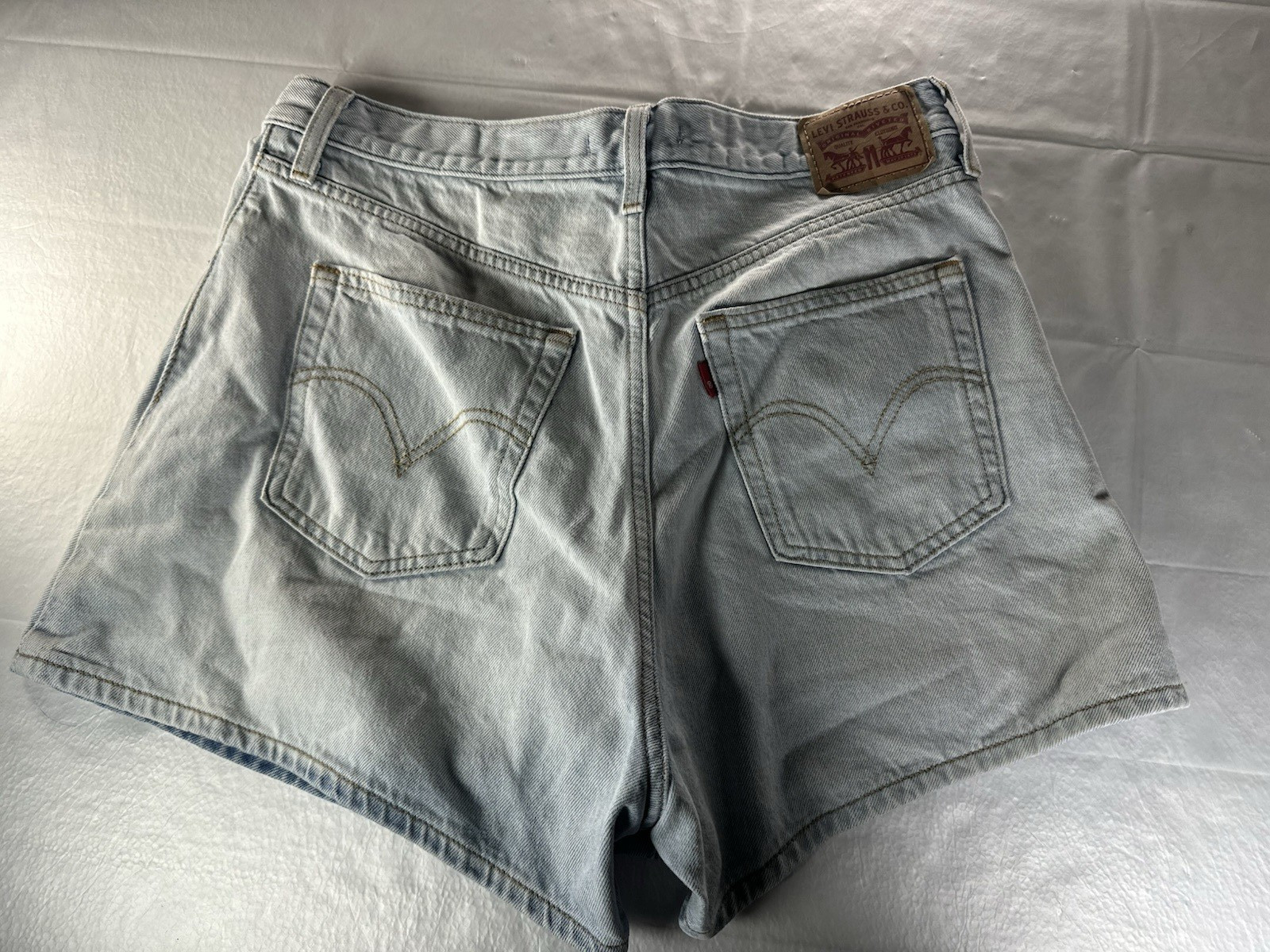 Levis High Waisted Mom Shorts Women's Size 31 ZIP FLY Light 