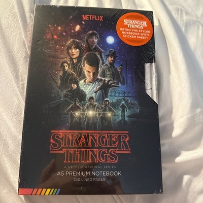 Stranger Things A5 Premium Notizbuch Retro VHS Style & Aufkleber Neu & Versiegelt