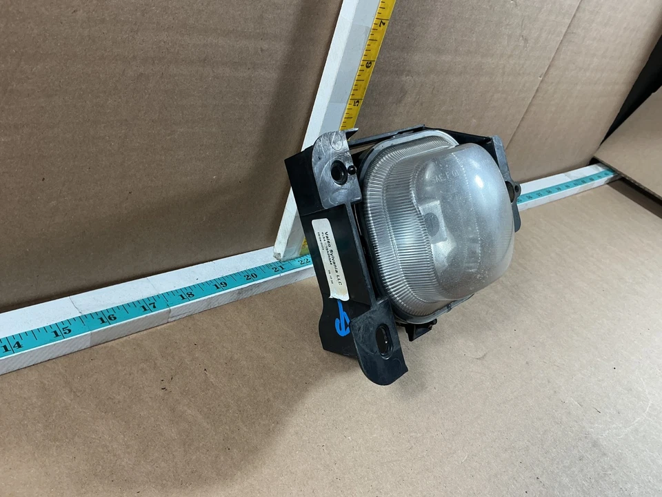 2004 - 2005 年福特 Ranger 右前雾灯总成 4L5Z15200BB 原始设备制造商 — 第 2/4 张图片