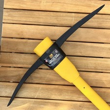 Roughneck Fibreglass Handle Pick Axe 2.27kg (5 lb) ROU64352