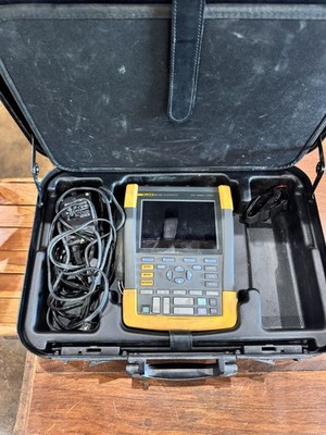 Fluke 199C Handheld Digital Oscilloscope 200MHz 2CH with Case & Accessories
