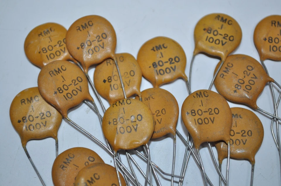 批量 17 件 NOS 复古 RMC 0.1uf 100 伏 +80-20 色盒电容器 — 第 2/2 张图片