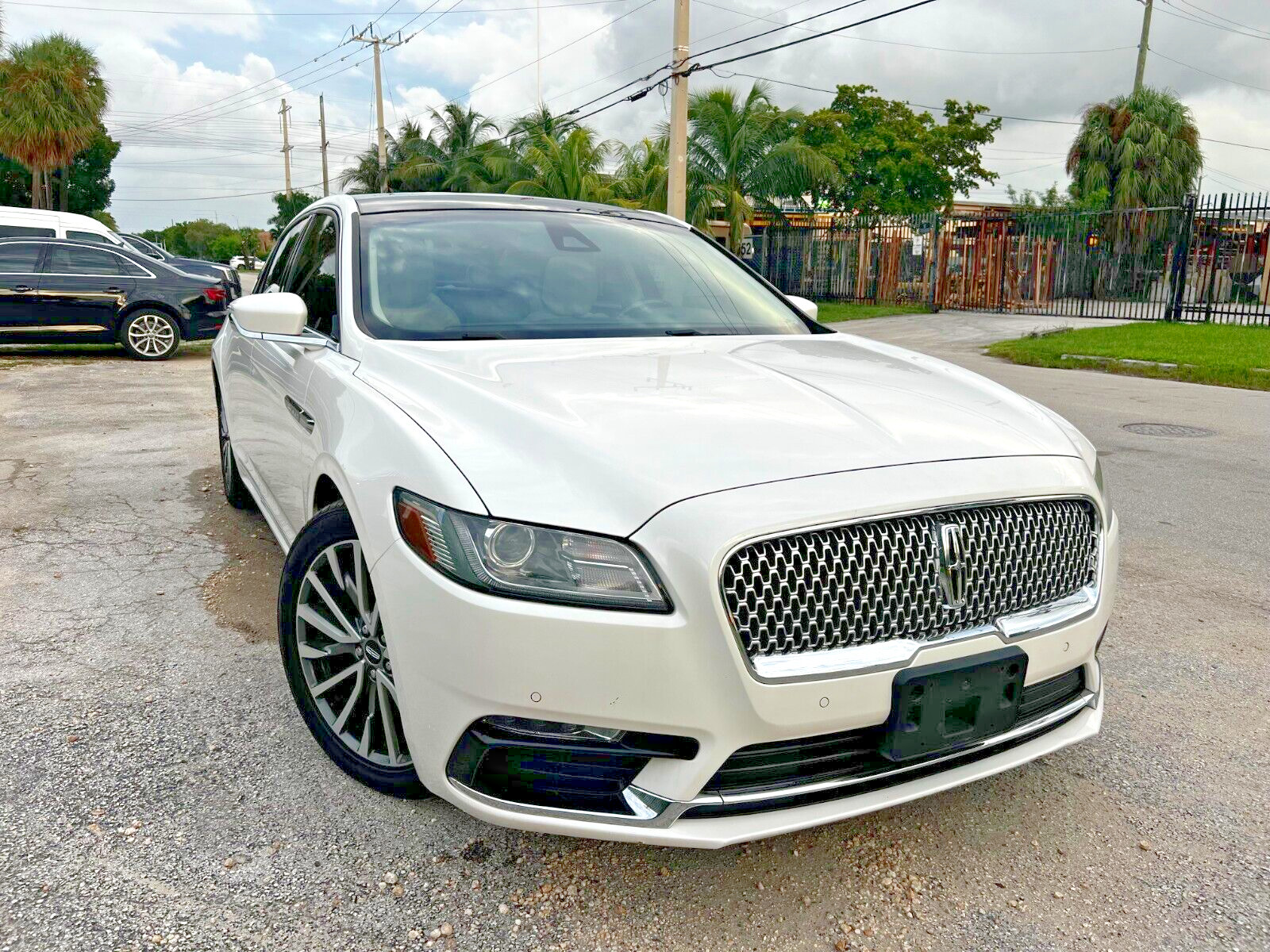 Lincoln Continental - Image 2