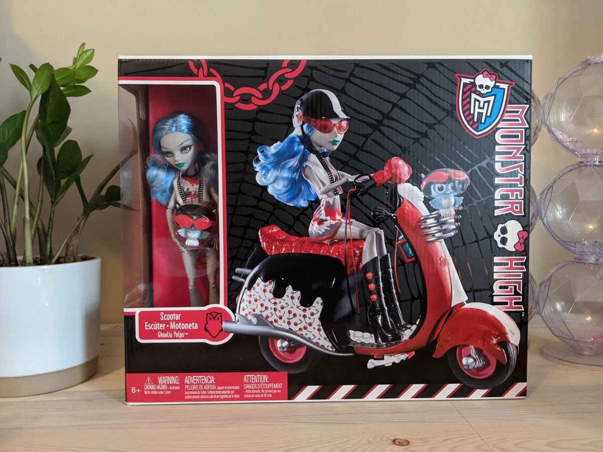 NIB Monster High Ghoulia Yelps Scooter Playset Rare Exclusive