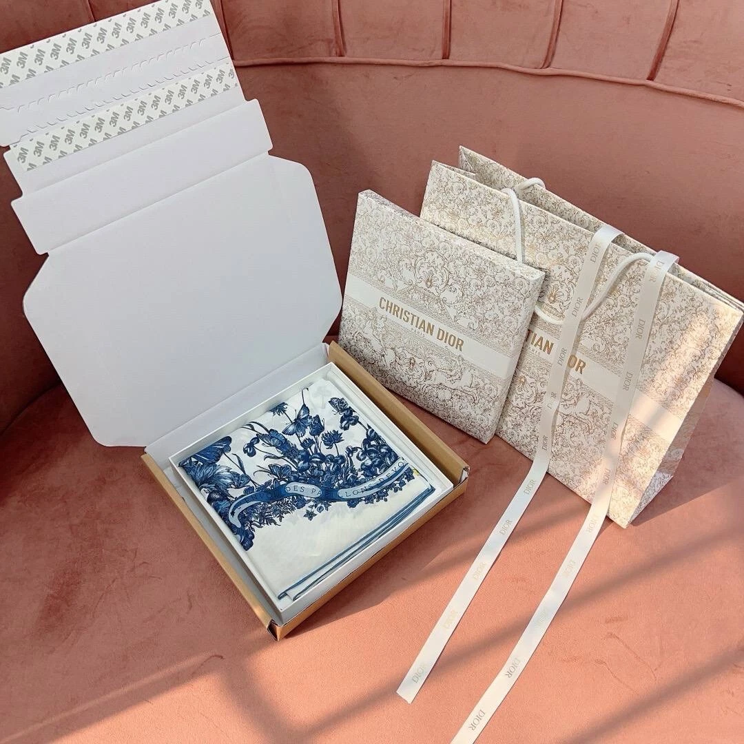 Christian Dior Écharpe en Soie 90*90 Bleu pour Femme Écharpe en Soie de Dior