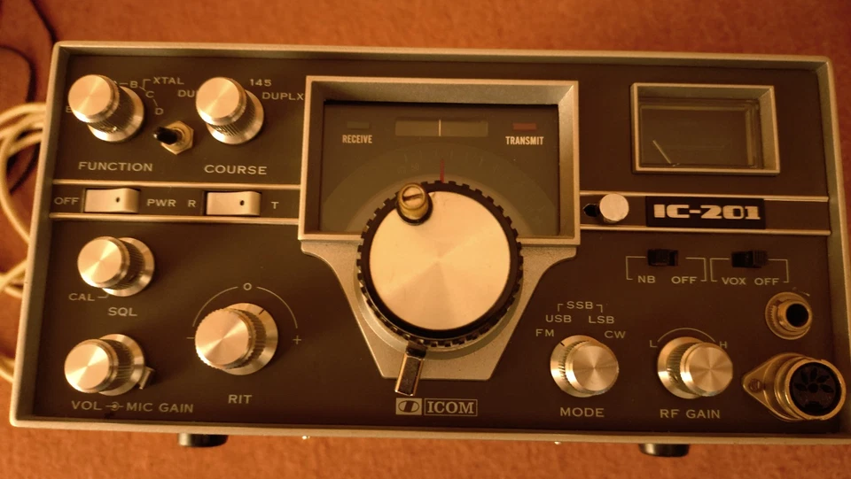 Icom IC-201 Ricetrasmettitore VHF Allmode - Immagine 2 di 4