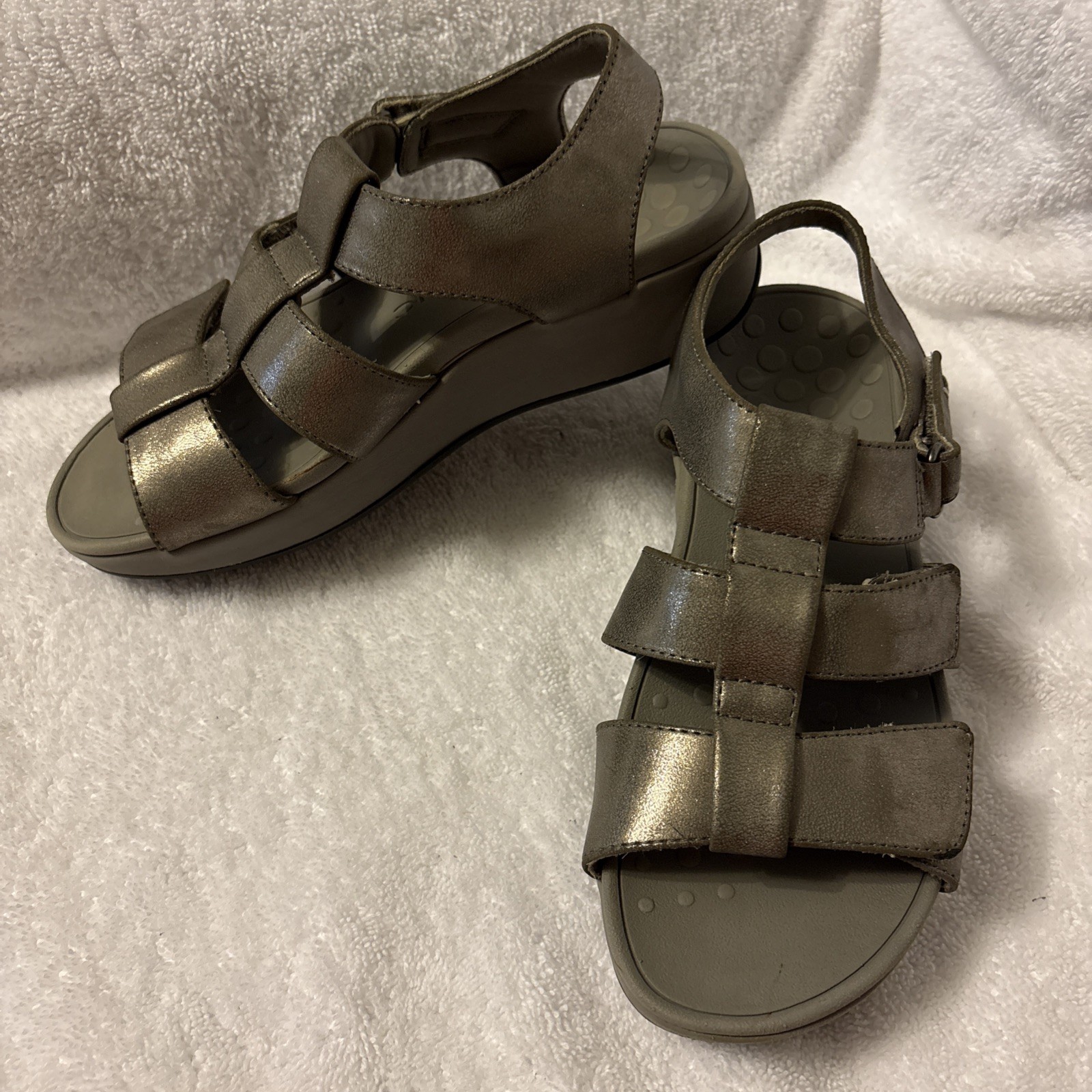 Women’s Vionic Tami Metallic Silver Platform Wedge Sandals, 6