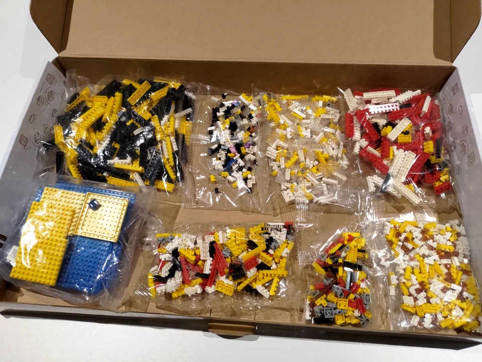 RMS Titanic Micro Building Block (1860 pcs) LOZ-9389 Toy Bricks w. Original Box - Image 3 of 3