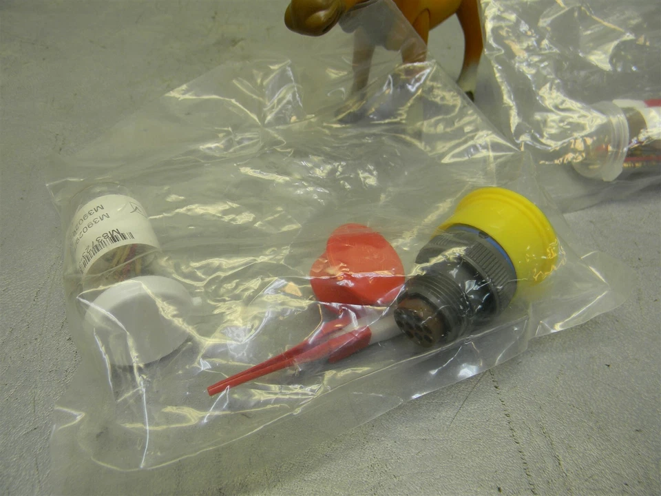 Aero MS3474W14-19SW Circular MIL Spec Connector w/pins M83723-34B20 Lot of 2 - Image 2 of 3