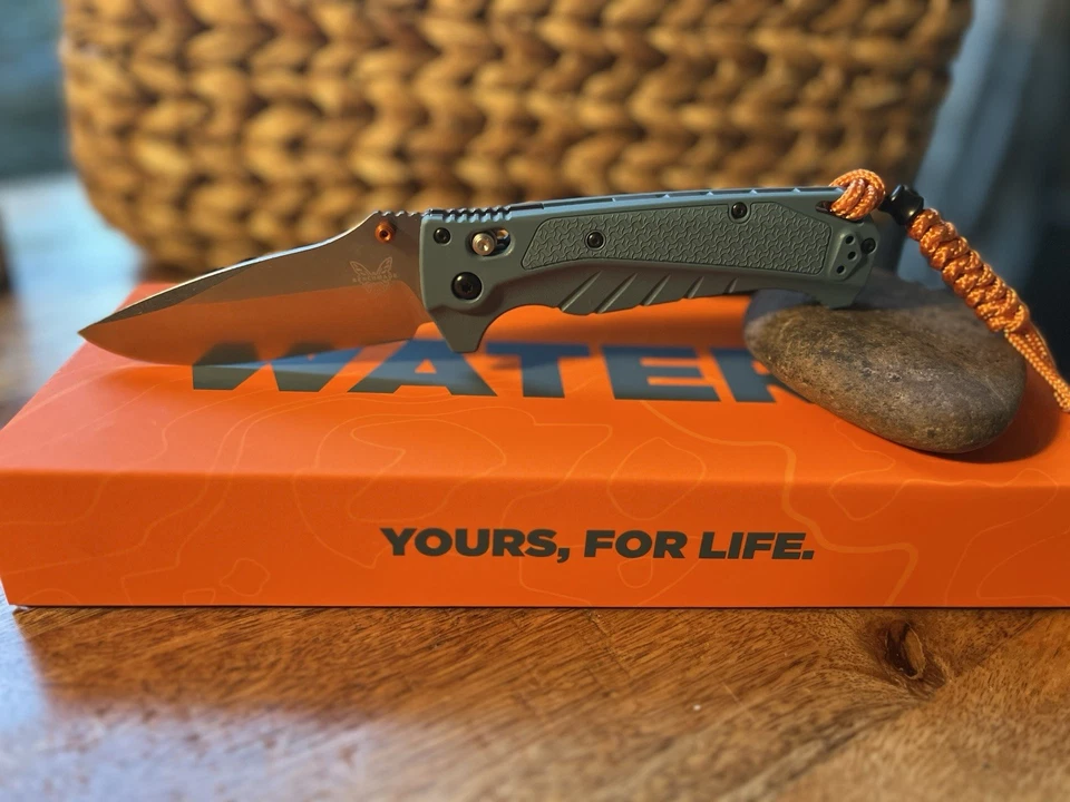 Cuchillo hecho en banco EE. UU. ADIRA 18065 profundidad azul grivory punto de caída corte magna Foto 3 de 4