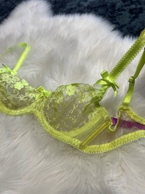 Lot 2 Agent Provocateur Beige Flowers &ndash; Size S 32c / Neon Green S 32C