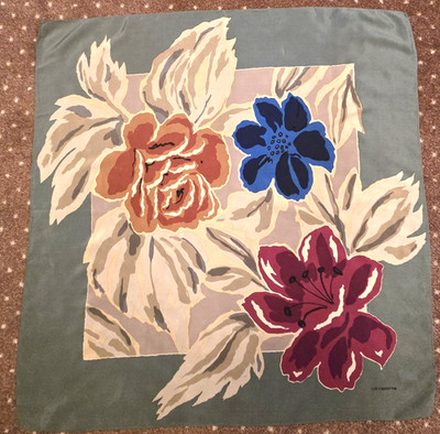 LIZ CLAIBORNE Designer Floral Scarf Huge Flowers Lily Flowers Green Cherry 31''