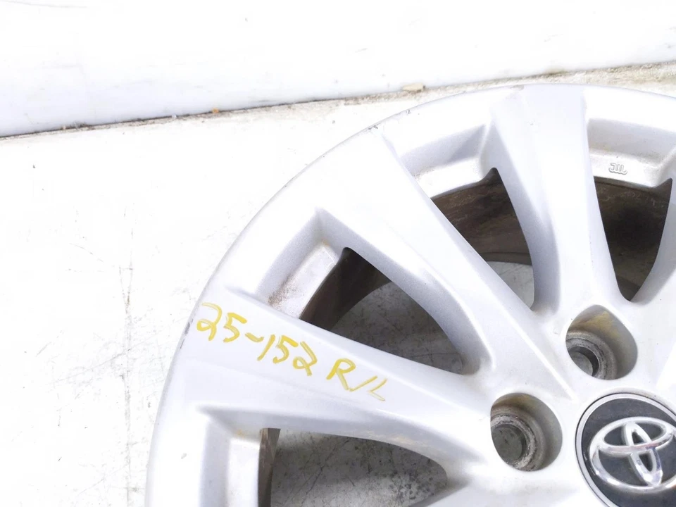 2018-2020 Toyota Camry 17X7½ Aluminium Alloy Wheel Rim 42611-06E00 *Scratches* - Image 2 of 4