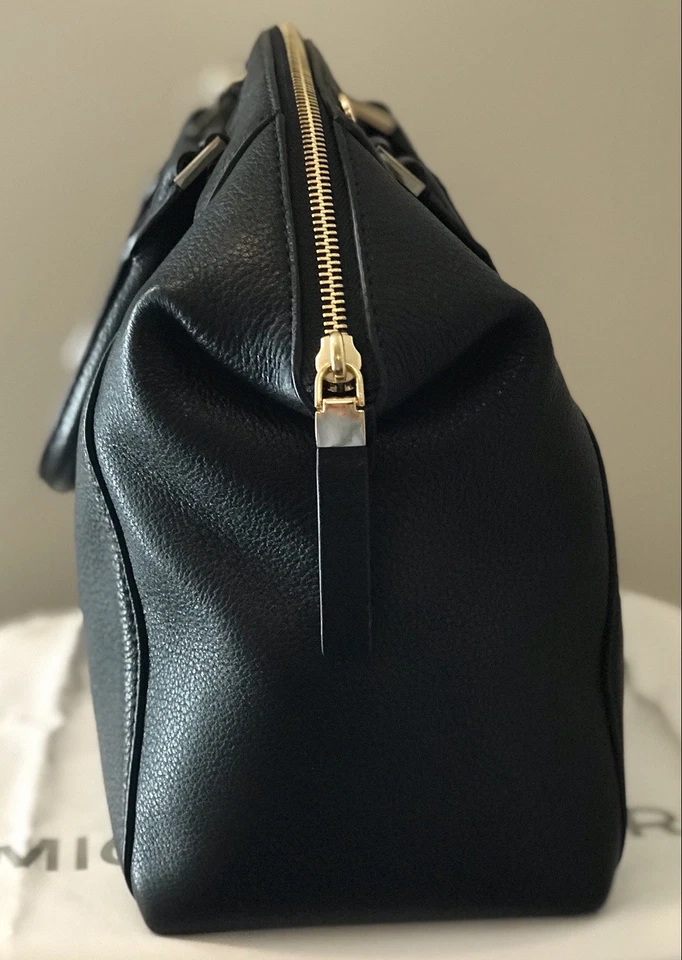 CARTERA MEDIANA DE CUERO MK RILEY negra/dorada. Correa bandolera y billetera grande 🎁 Foto 4 de 4