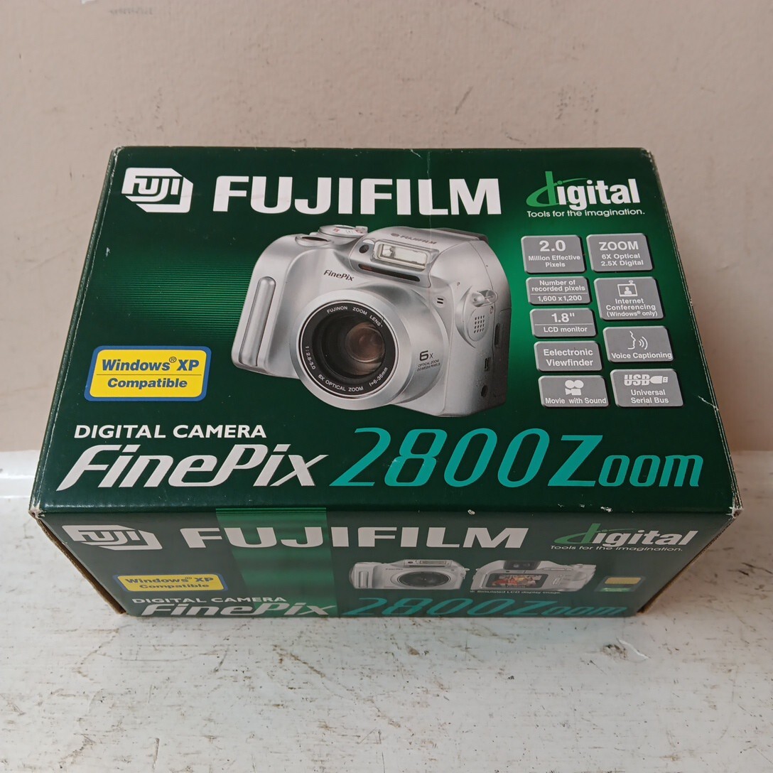 Fujifilm Finepix 2800 Zoom Digital Camera 2.1 MP with Box. Hand Strap