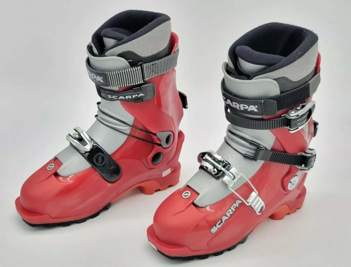 salomon charm 4 ski boots 7 Salomon Mission 4 Ski Boots 2011 The Mission 4 is Salomons entry level boot Simple comfortable and easy going is the name of the game with the Mission 4 With a 55 flex the Mission 4 is soft enough to be driven and controlled by the most inexperienced of skiers Salomon uses the XFITFusion Comfort liner in the Mission 4 which is based around comfort and warmth to help the entry level skier stay out on the hill all day Micro adjustable buckles at the lower cuff and over the instep allow for some customization for foot shape and tool free catches on the upper cuff let the Mission 4 adapt for different leg shapes Price conscious skiers looking for a comfortable introduction to skiing will find both with the Mission 4 Salomon Mission 4 Ski Boots Specs Flex 55 Width 104mm Shell Material Polypropylene Liner XFITFusion Comfort Liner Buckle CountTypeMaterial 42 Micro AdjustablePlastic Tool Free Catch Adjustment on Upper Cuff Salomon Performa / Evolution /