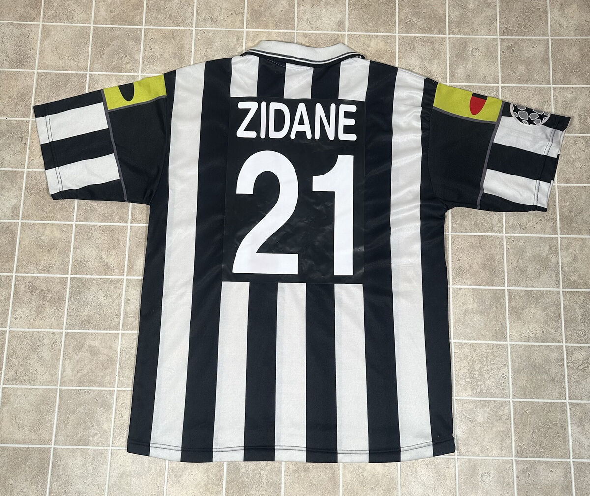 Vintage 00/01 Juventus Zinedine Zidane #21 Soccer Jersey Vintage 00/01 Juventus Zinedine Zidane #21 Soccer Jersey