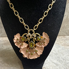 Stella & Dot Gold Tone Link Chain Floral Pend...