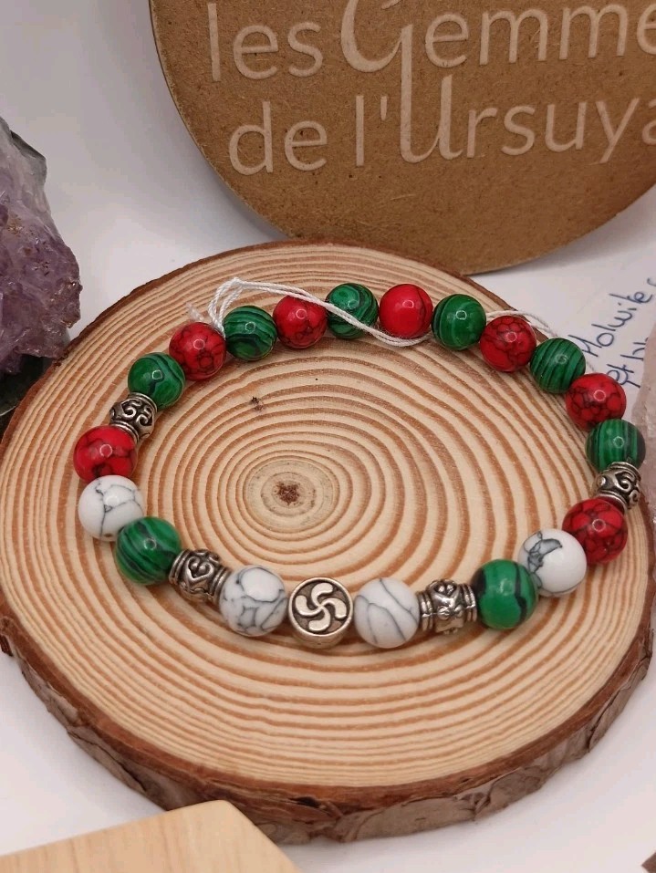 Bracelet pierres naturelles malachite howlite 8mm T16 avec pendentif croix basque lauburu