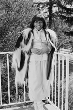 singer Stephanie Mills posed at home in Mount Vernon New York in F- Old Photo 4