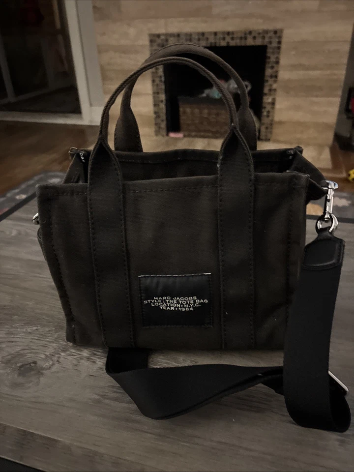 🖤 Bolso de Mano Marc Jacobs - Bandolera Pequeña de Lona Negra Usada en Excelente Condición Foto 4 de 4