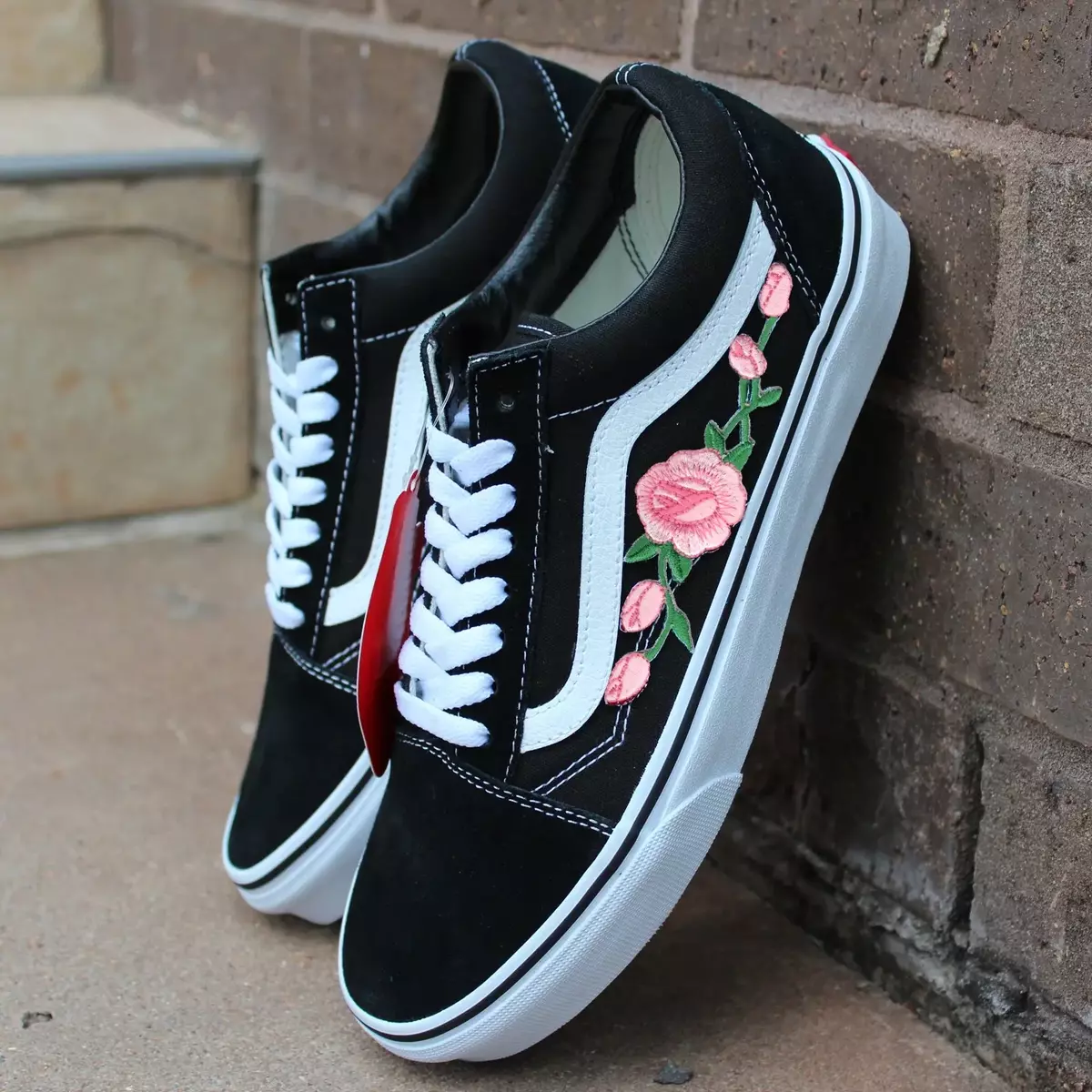 Vans Noir Old Skool Rose Personnalisé Fait à la Main Chaussures Par  Brassage