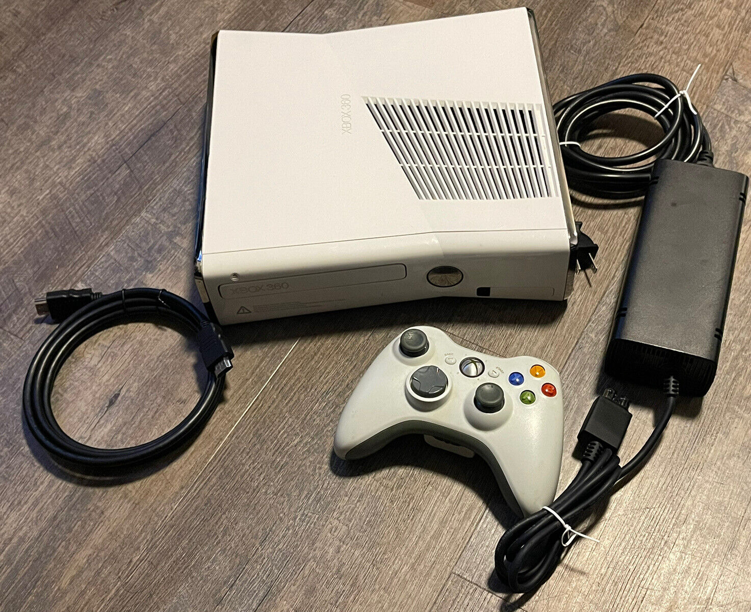 Microsoft Xbox 360 Slim - 4GB - White - Gaming Console - Very Good