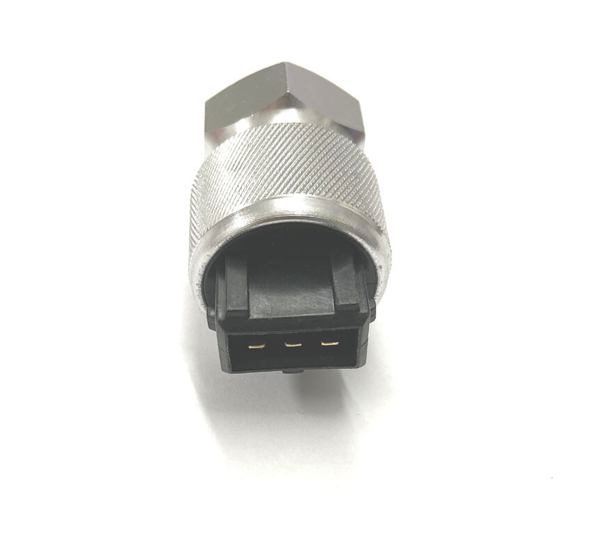 FOR MITSUBISHI SHOGUN PAJERO V26/V46 2.8TD SPEEDO SENSOR 3 PIN CONNECTOR 1993+
