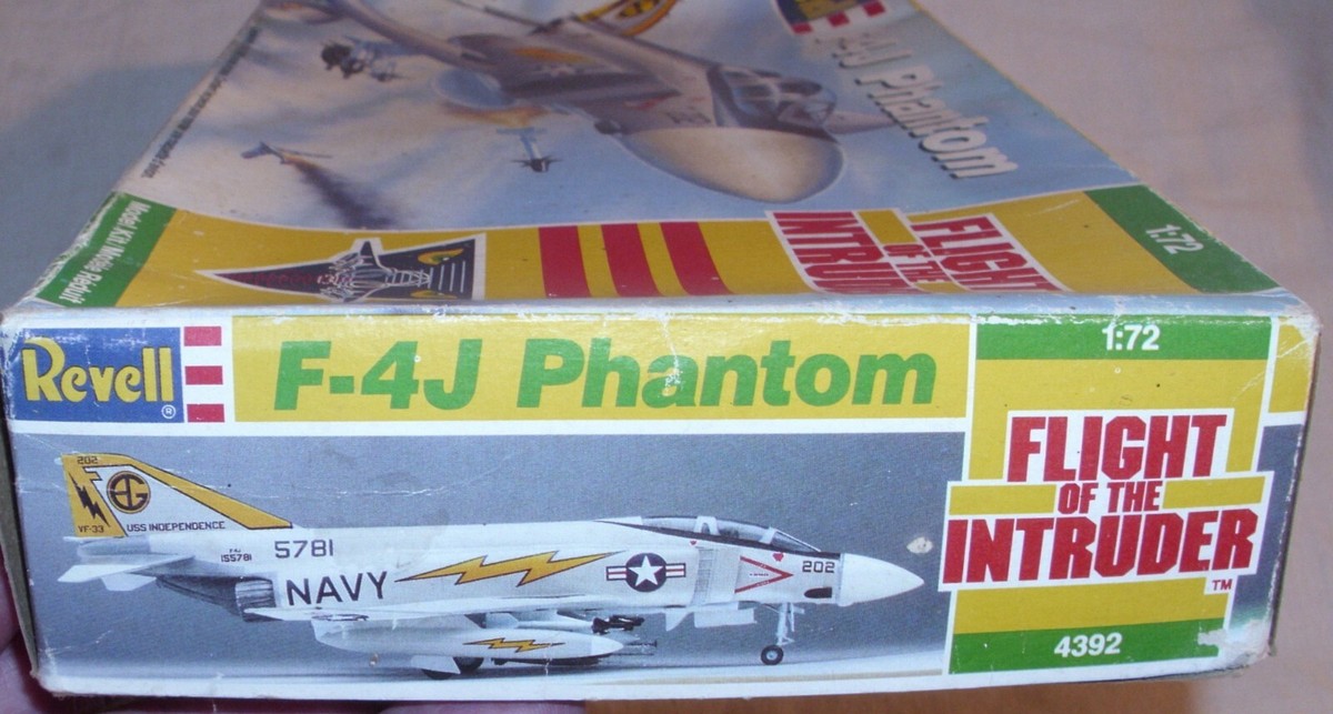REVELL F-4J PHANTOM FLIGHT OF THE INTRUDER MODEL KIT 1:72 BOXED