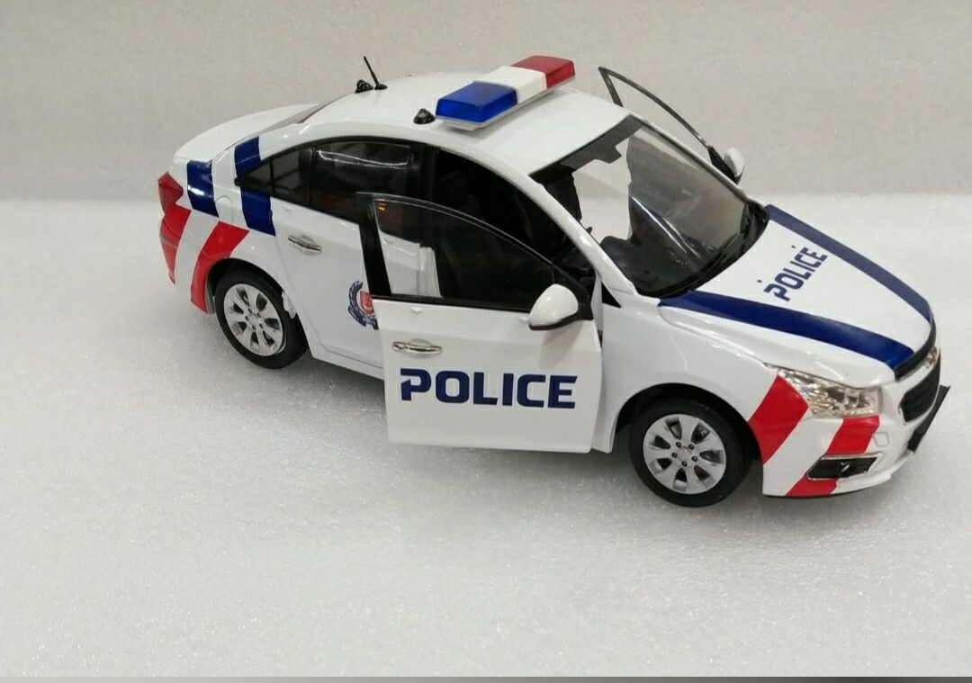 DCV SINGAPORE POLICE FORCE SPF FAST RESPONSE CAR 1/18 SCALE | eBay