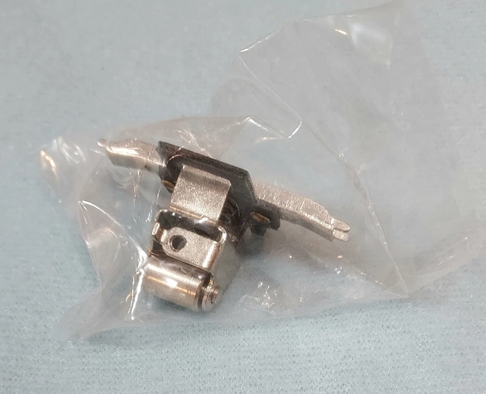 Lionel prewar 6 Wheel Truck w/ Roller PickUp & extra Roller! whistle/pass, New! - Image 3 of 4