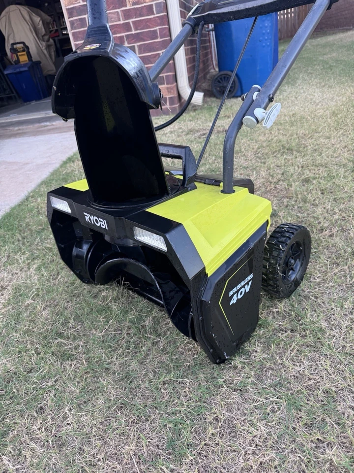 Susurro sin escobillas RYOBI 40V HP serie 21 pulgadas Herramienta sopladora de nieve inalámbrica solamente Foto 2 de 4