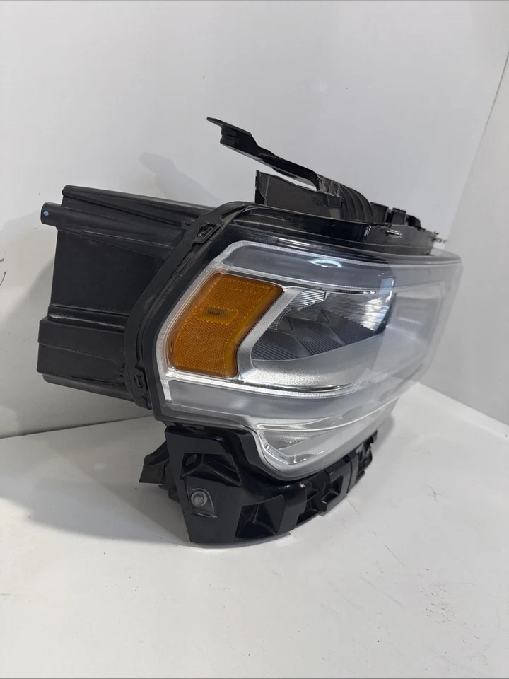 Faro de pasajero Doge Ram 2500 3500 2019-2024 Foto 2 de 4