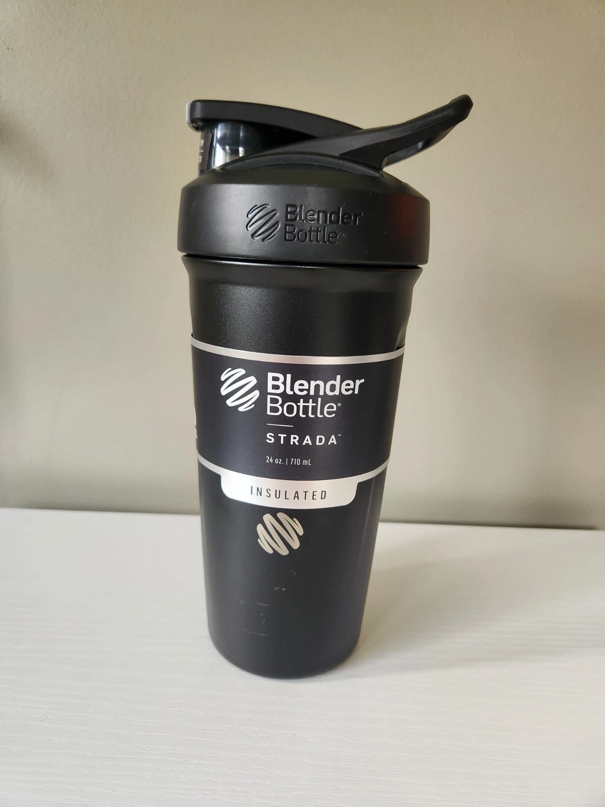 BlenderBottle Strada 24 oz Insulated Stainless Steel Shaker Cup Black NEW
Opens in a new window or t