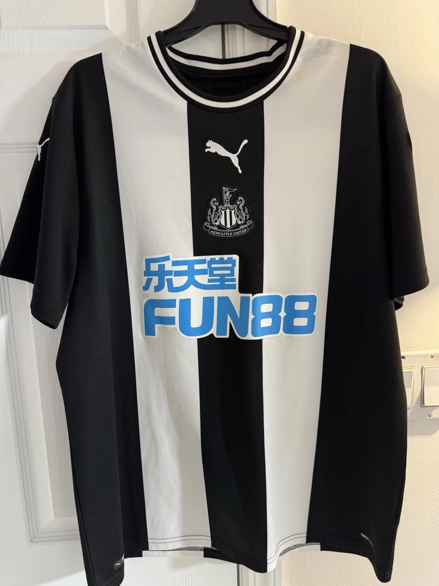 Preços baixos em Newcastle United Tamanho Extra Grande fã de