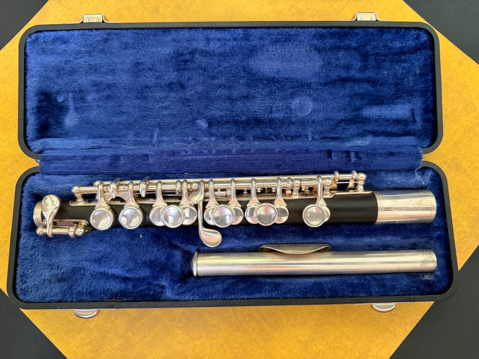Vintage Gemeinhardt piccolo M#4PSH in original blue lined case
