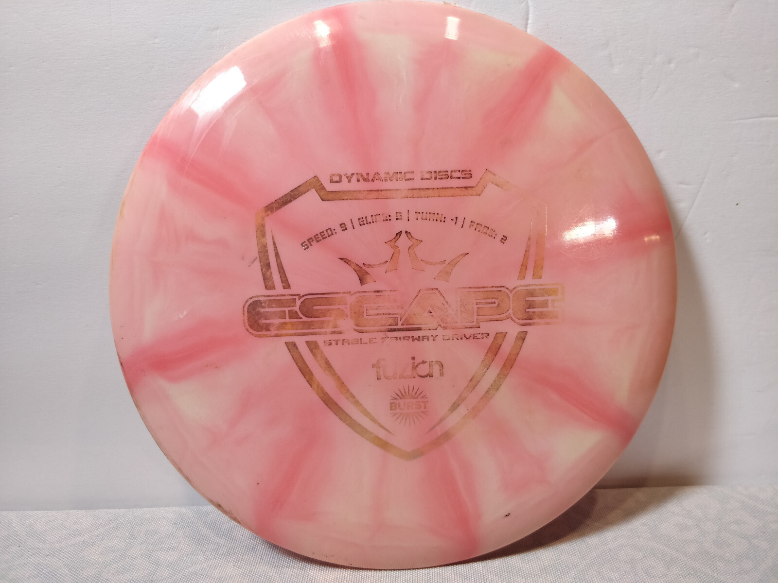 Dynamic Discs Fuzion Escape Burst Pink 173 grams disc golf