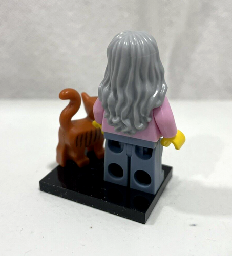 LEGO Coltlm-6 (Coltlm27) Mrs. Scratchen-Post - Complete w/Stand - 2014 - Picture 3 of 4