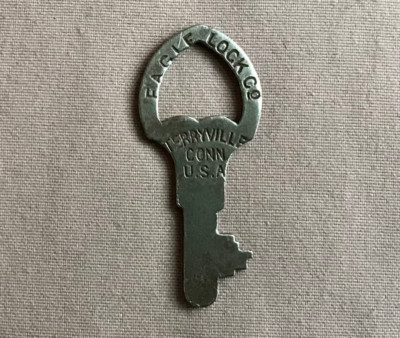 Vintage Eagle Lock Co. Padlock Key 9D6