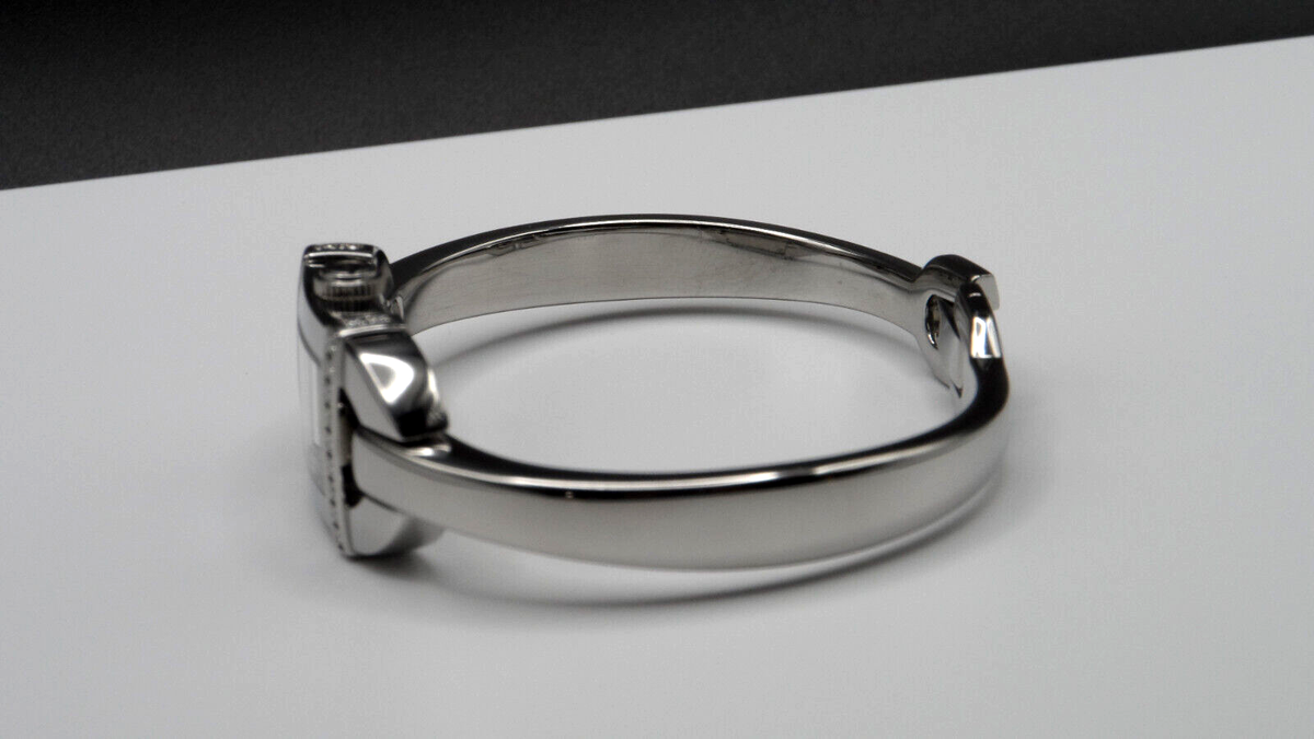 時計 GUCCI LADIES Pearl Pink Bangle 6800L GUCCI 6800L Series Mother-of-pearl Dial Diamond Accented Bangle