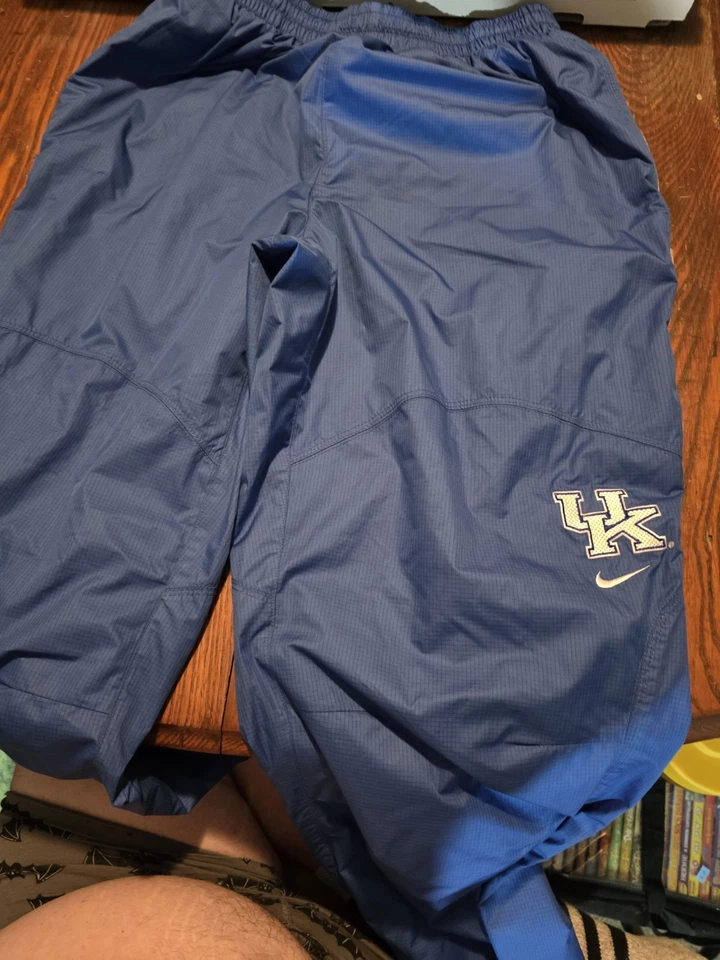 Pantalones de chándal Kentucky Wildcats para hombre XL Nike Team de colección forrados azules Reino Unido usados en excelente estado 👀🔥 Foto 2 de 4