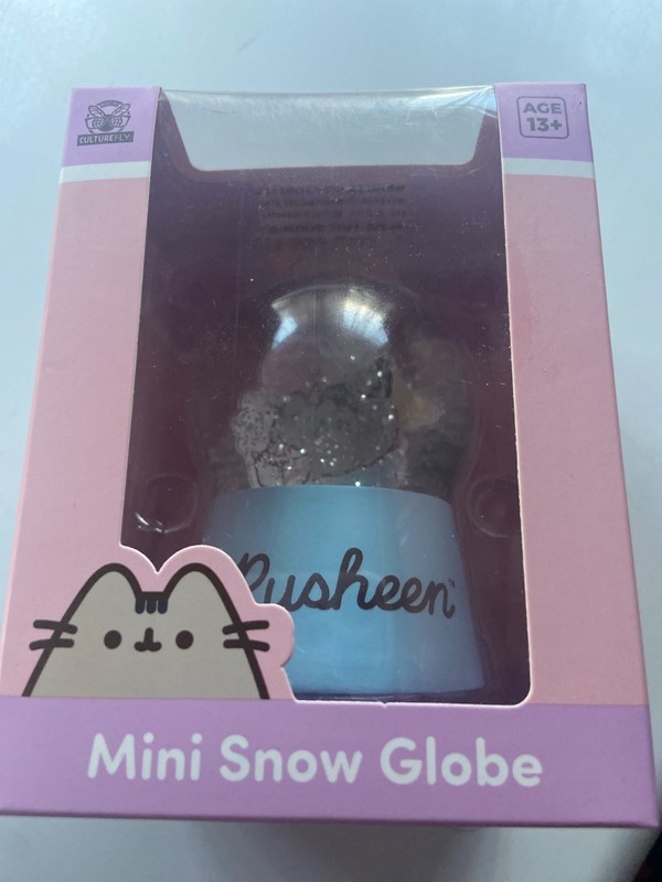 Pusheen Mini Snow Globe NIB Culterfly