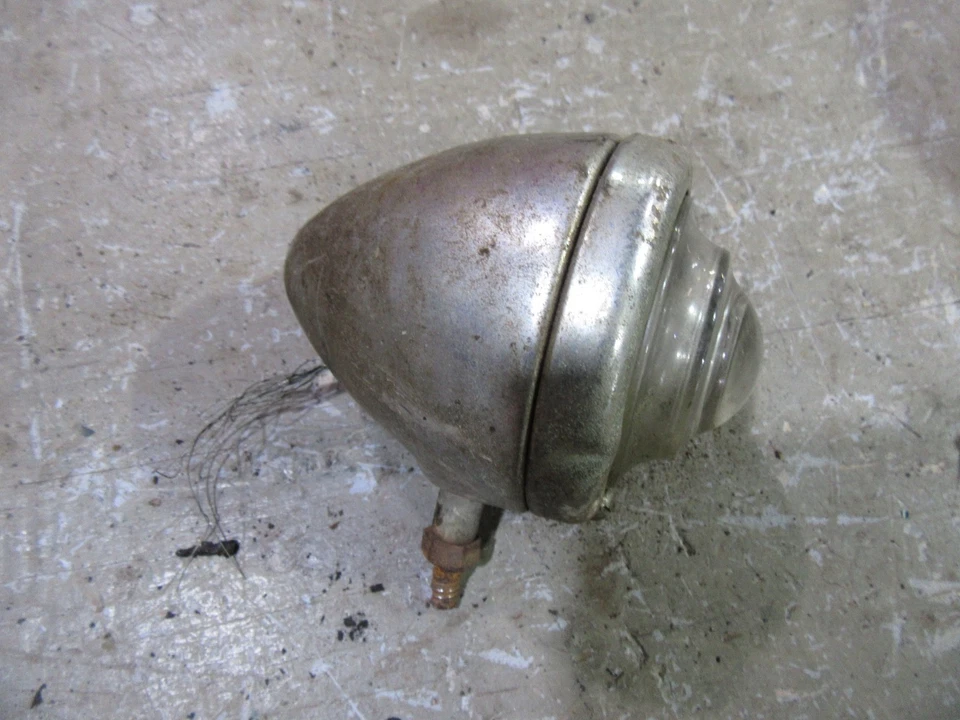 1949-1952 Chevrolet STyleline Belair rear back up light housing chrome lens Foto 2 de 4