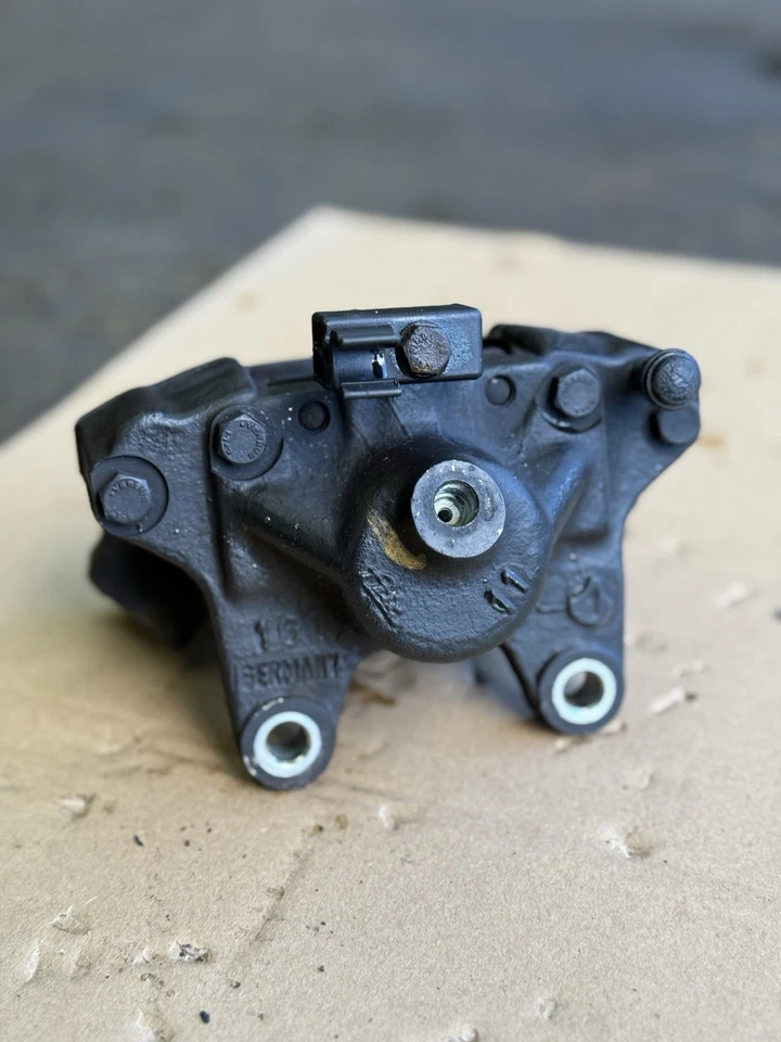 94-98 MERCEDES R129 SL500 BRAKE CALIPER REAR LEFT OR REAR RIGHT  - Image 4 of 4