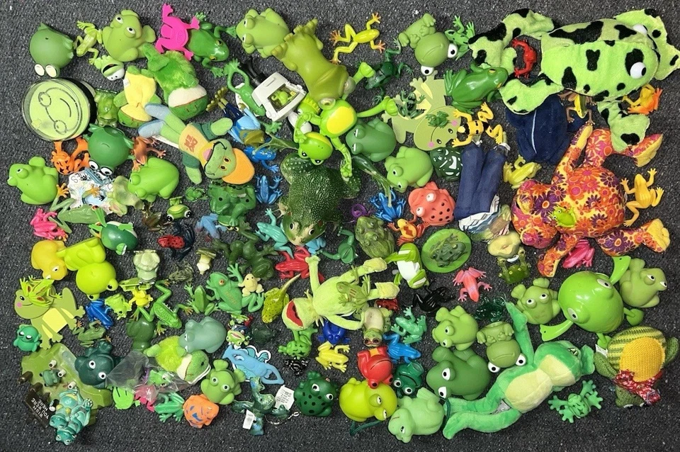 HUGE Frog Figures Toys Collection 125+ Toads Bullfrogs Lifelike Lots Of Vintage - Image 2 of 4