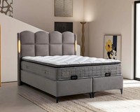 Graues Bett Mit Matratze Aus Textil Und Holz, Modernes Design