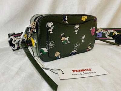 MARC JACOBS スヌーピーコラボ カメラバッグ ダークグリーン MARC JACOBS Snapshot Bag DARK GREEN 316 Peanuts Snoopy Camera Bag