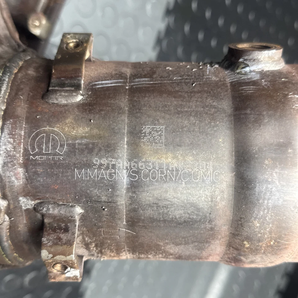 Jeep Cherokee 2014-2022 2,4 L tracción delantera colector de escape OEM 68234997AC Foto 4 de 4